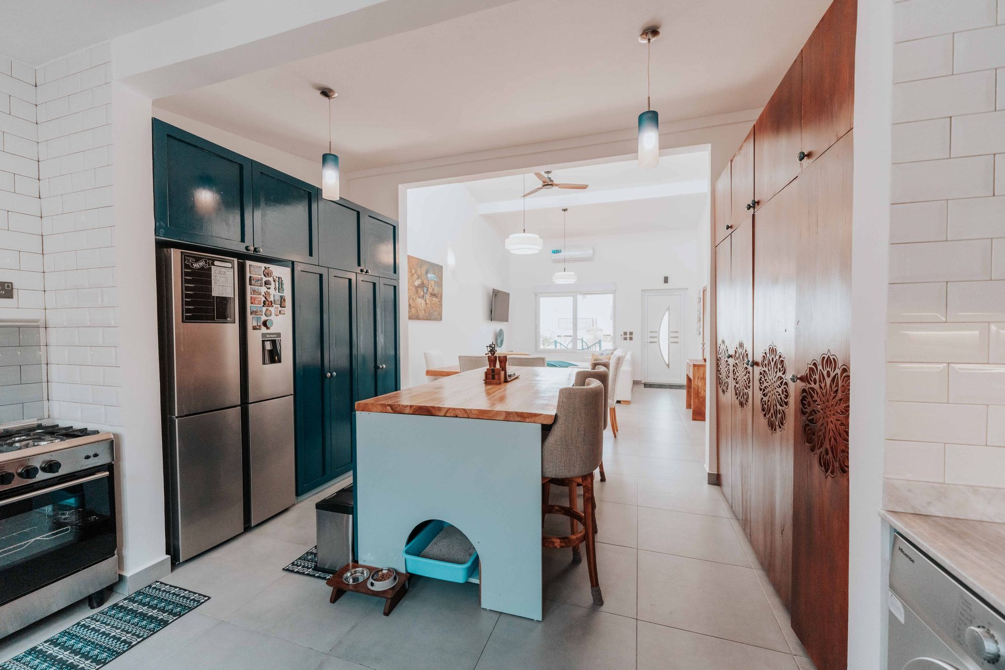 Bright kitchen with an island